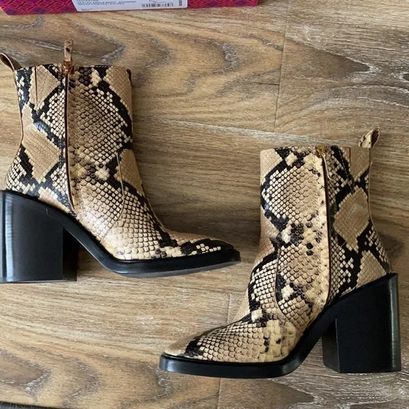 Tory Burch Heeled Ankle Boot Stamped Snake Printed Leather Pale Desert Roccia - Picture 8 of 16